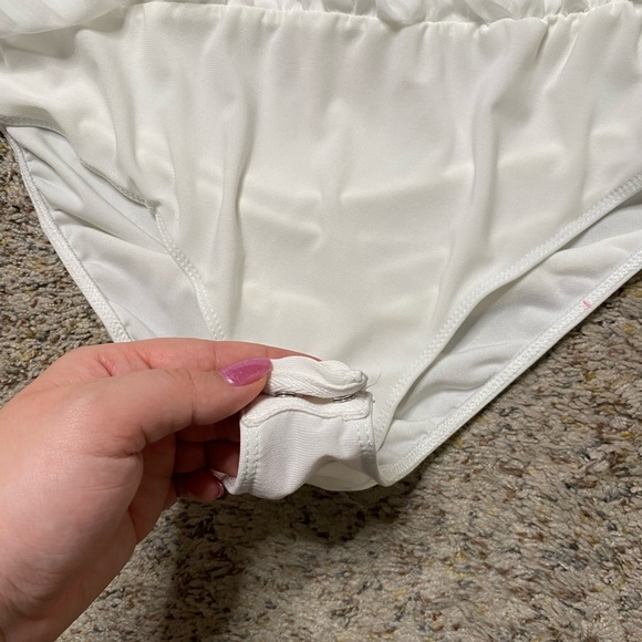 Curvy Sense White One Shoulder Bodysuit Size 1x - Picture 6 of 9